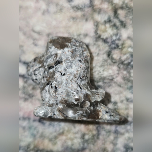 🦜 Natural Yooperlite Stone Tucan Carving - Picture 7 of 8